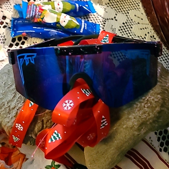 SASSY PIT VIPER 🔥 SNOW, SUNGLASSES - Picture 6 of 7